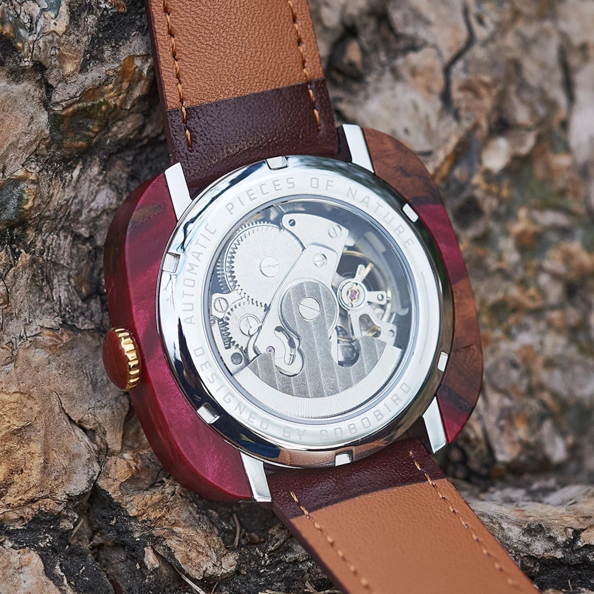 Let nature guide your time with style. - Goldener Wahl 