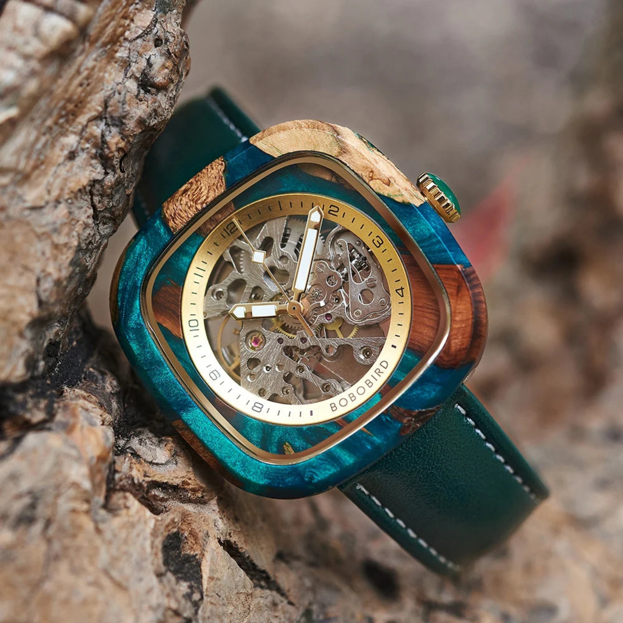 Let nature guide your time with style. - Goldener Wahl 