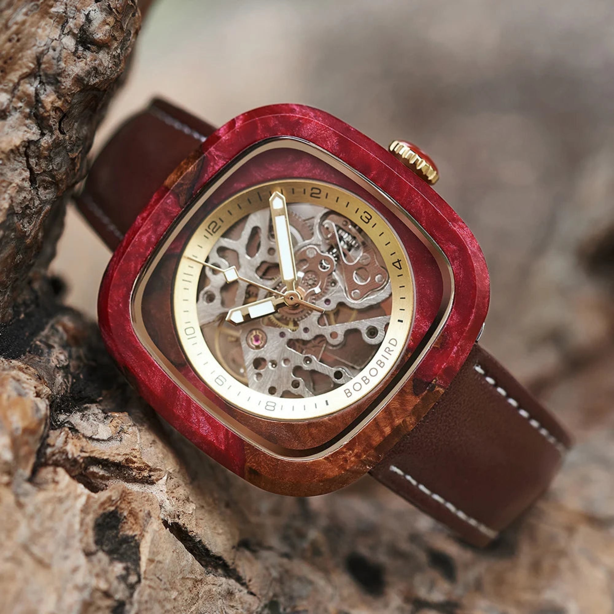 Let nature guide your time with style. - Goldener Wahl 