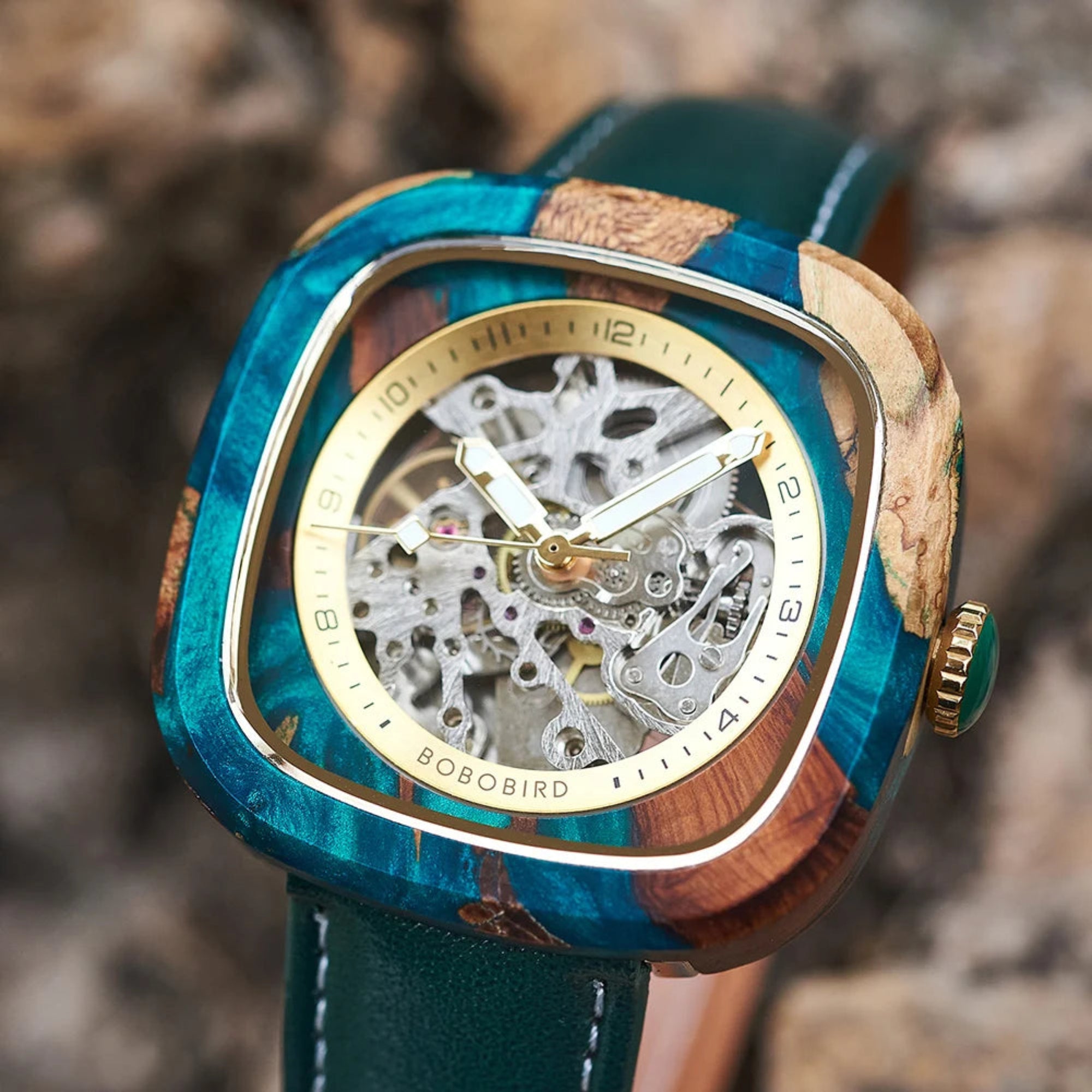 Let nature guide your time with style. - Goldener Wahl 