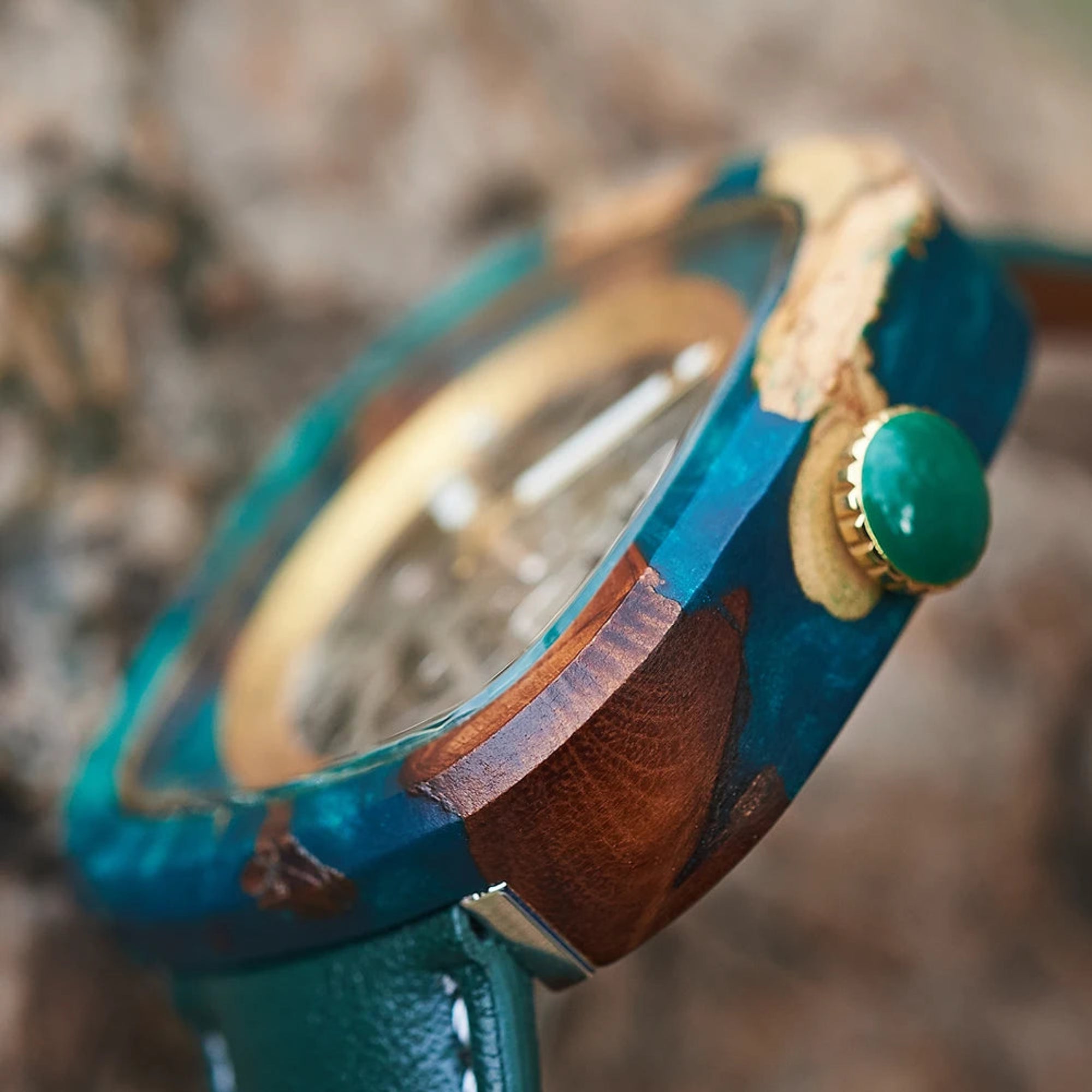Let nature guide your time with style. - Goldener Wahl 