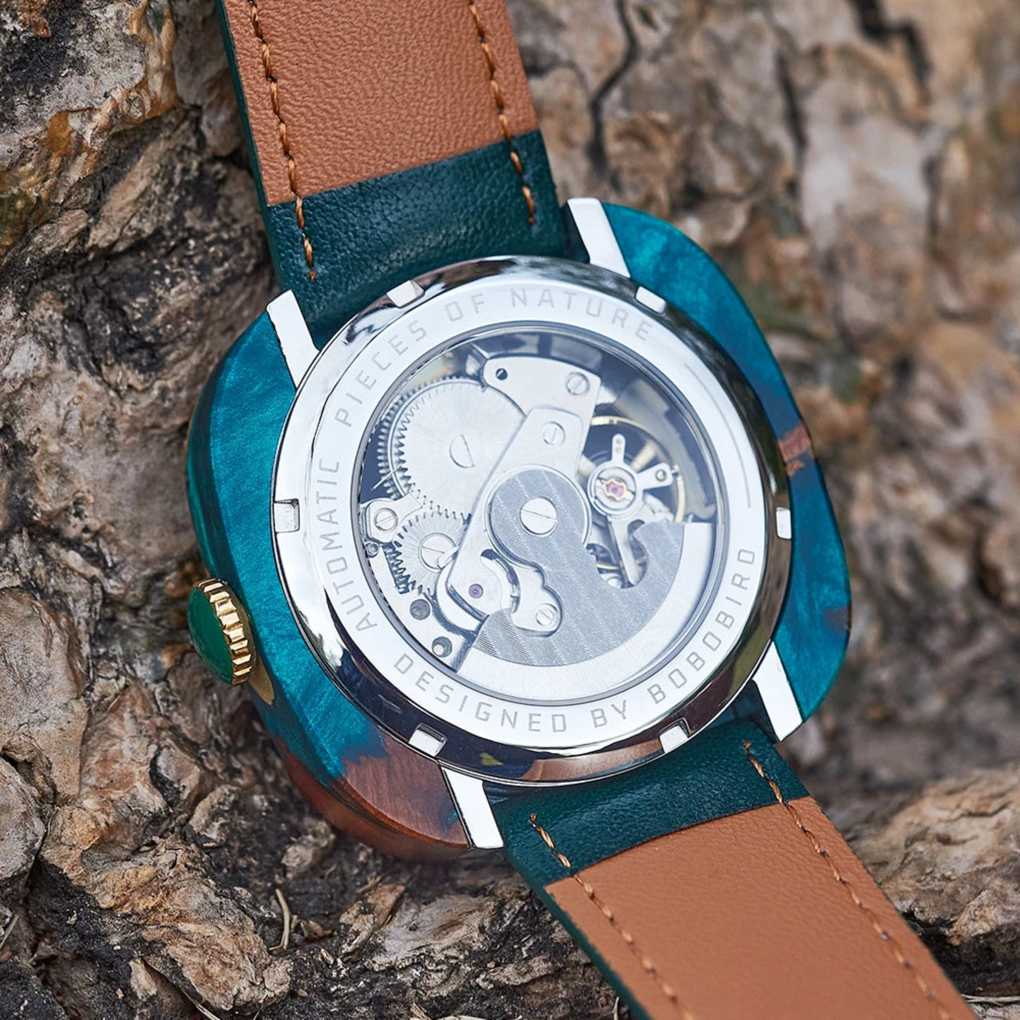 Let nature guide your time with style. - Goldener Wahl 